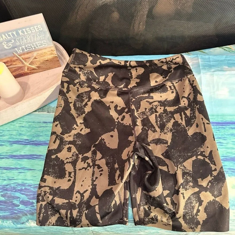Nike One Luxe Icon Clash Training Shorts Womens Small Tight Fit Camo Shorts